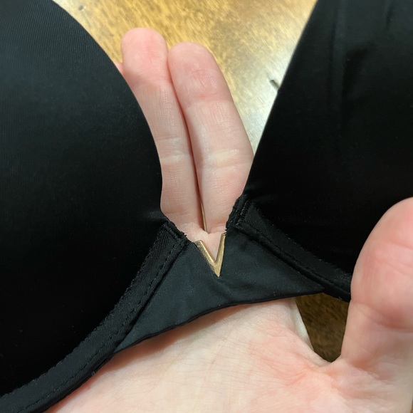 Victoria’s Secret black pushup bra, 32C, NWT, nice V in center, soft straps - Picture 7 of 7